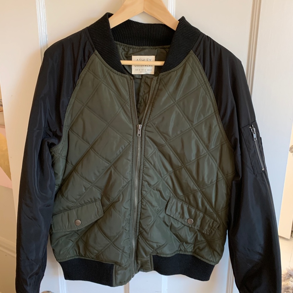 Forever 21 two tone quilted bomber jacket